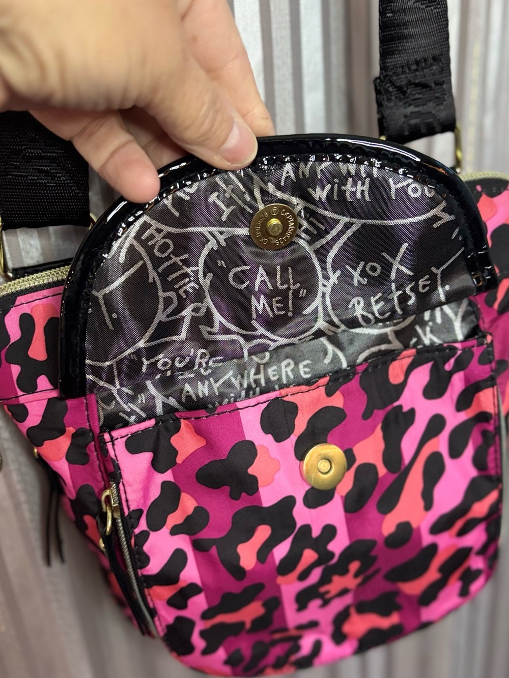 Betsey Johnson Cheetah Stripes Pink Expandable Crossbody Bag. - Picture 5 of 8